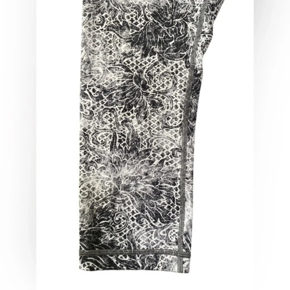 LULULEMON | Wunder Under Crop (High-Rise) *Full-On Luxtreme 21" - Picture 3 of 9